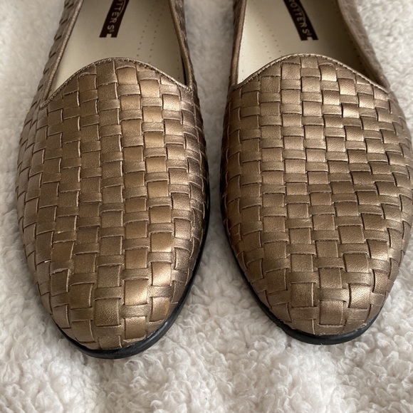 Trotters Liz woven metallic leather loafers size 10S - Picture 4 of 11